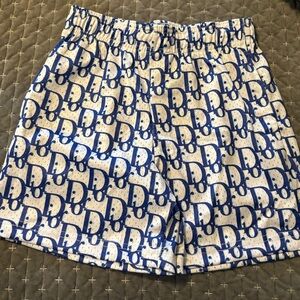 Dior Size S/M
4.5” inseam
15.5” top to bottom